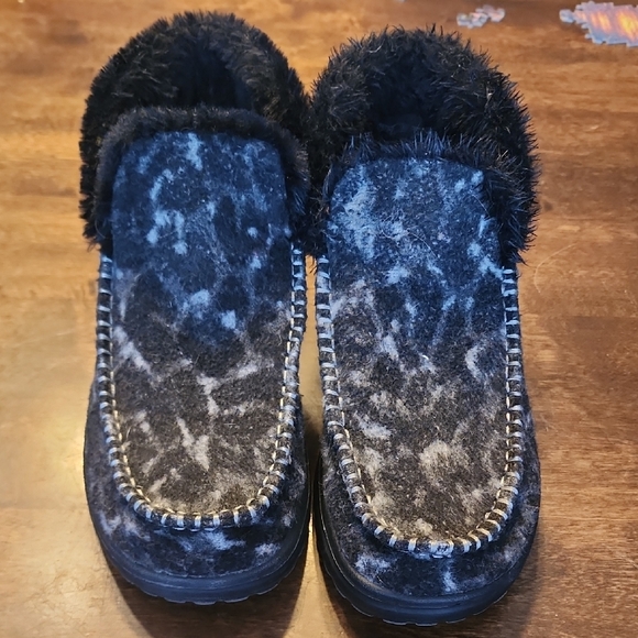 Black Women's HEYDUDE Boots SIZE 8 Shoes - Picture 2 of 7